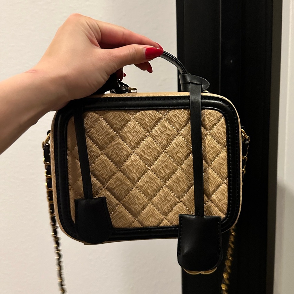 Beige and Black Quilted Lunchbox Bag